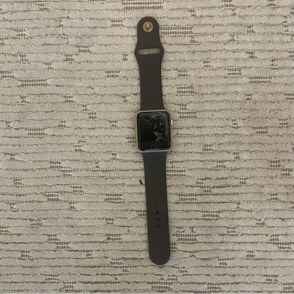 Series 1 Apple watch 42mm with Cracked Screen